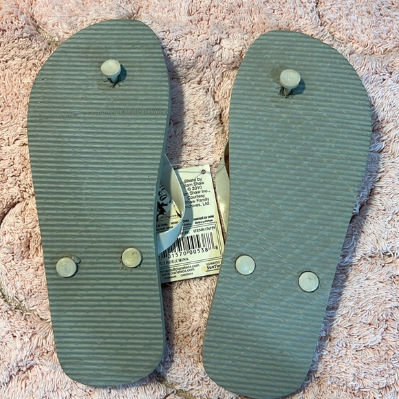 Marilyn Monroe Flip Flops NWT Size M (7-8) - Picture 4 of 4